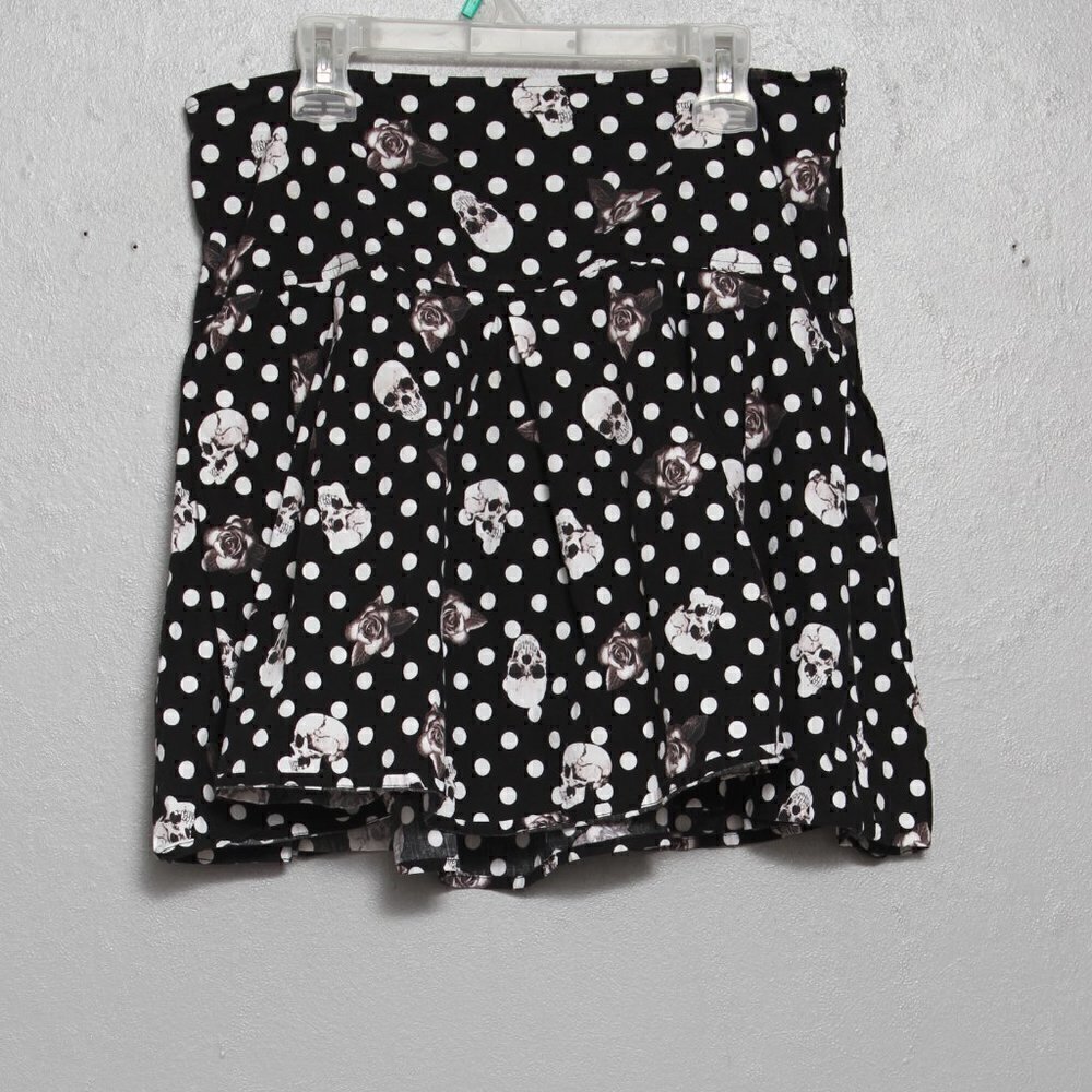Hot topic skull floral black white polka dot pleated skirt